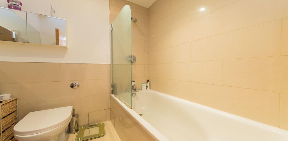 			3 Bedroom, 2 bath, 1 reception Flat			 Kempe Road, Queens Park